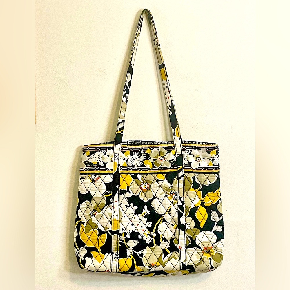 Vera Bradley Retired Dogwood Holiday Tote Bag and Black Cosmetic Bag Bundle EUC - Picture 5 of 16